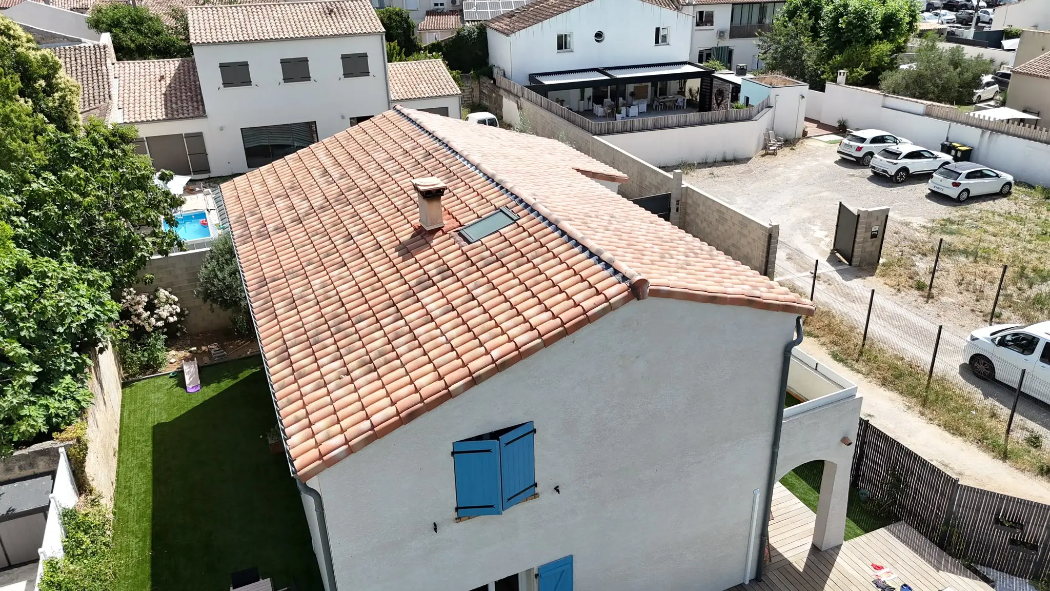 Toiture en tuile romane sur bâti en pierre