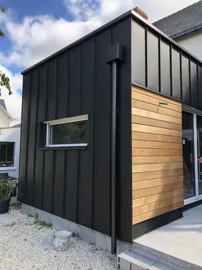 Maison moderne avec bardage en bois
