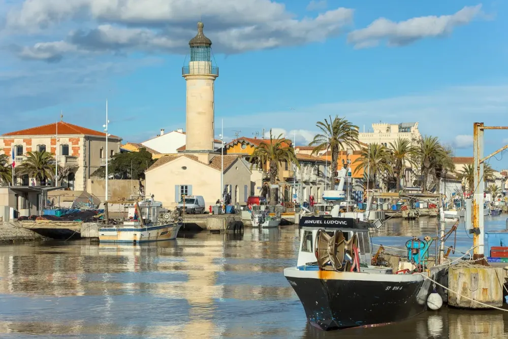 Le Grau-du-Roi (Gard, France) - Port - The canal, seen from its Southwestern end