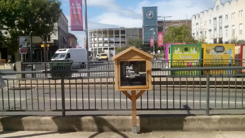 Boîte à livres à Miramas