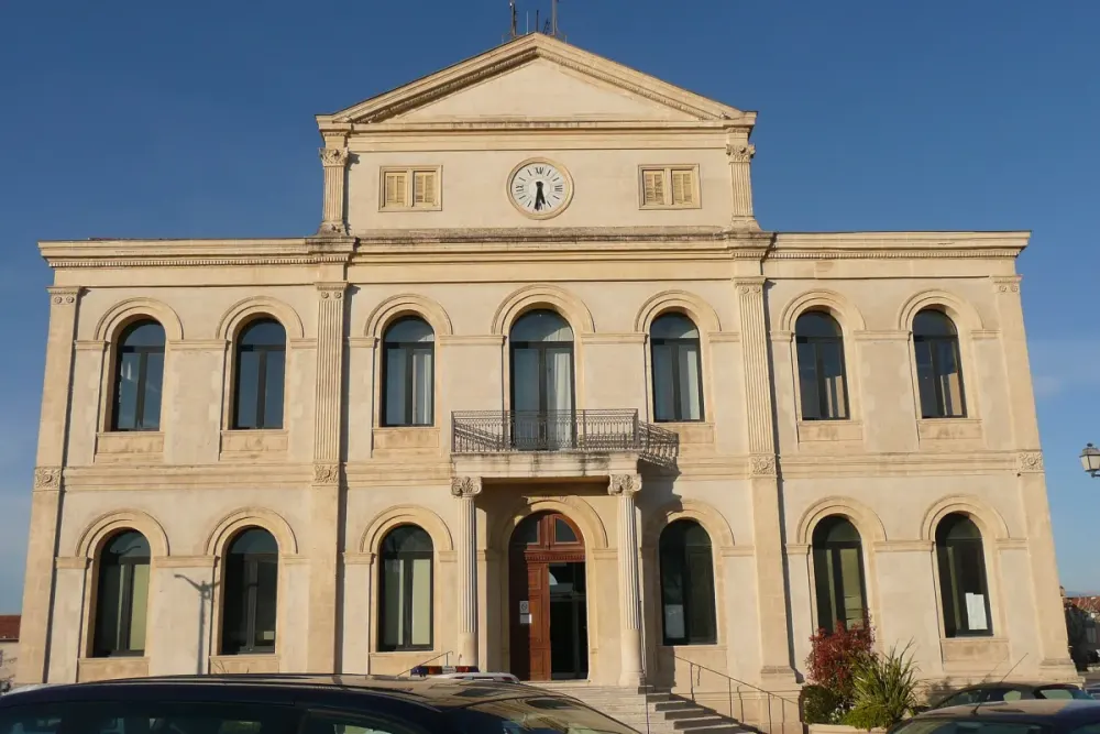 Hôtel de ville à Sorgues.